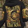 HIPPIE RUNNING AGAINST THE WIND Premium Microfleece Hoodie